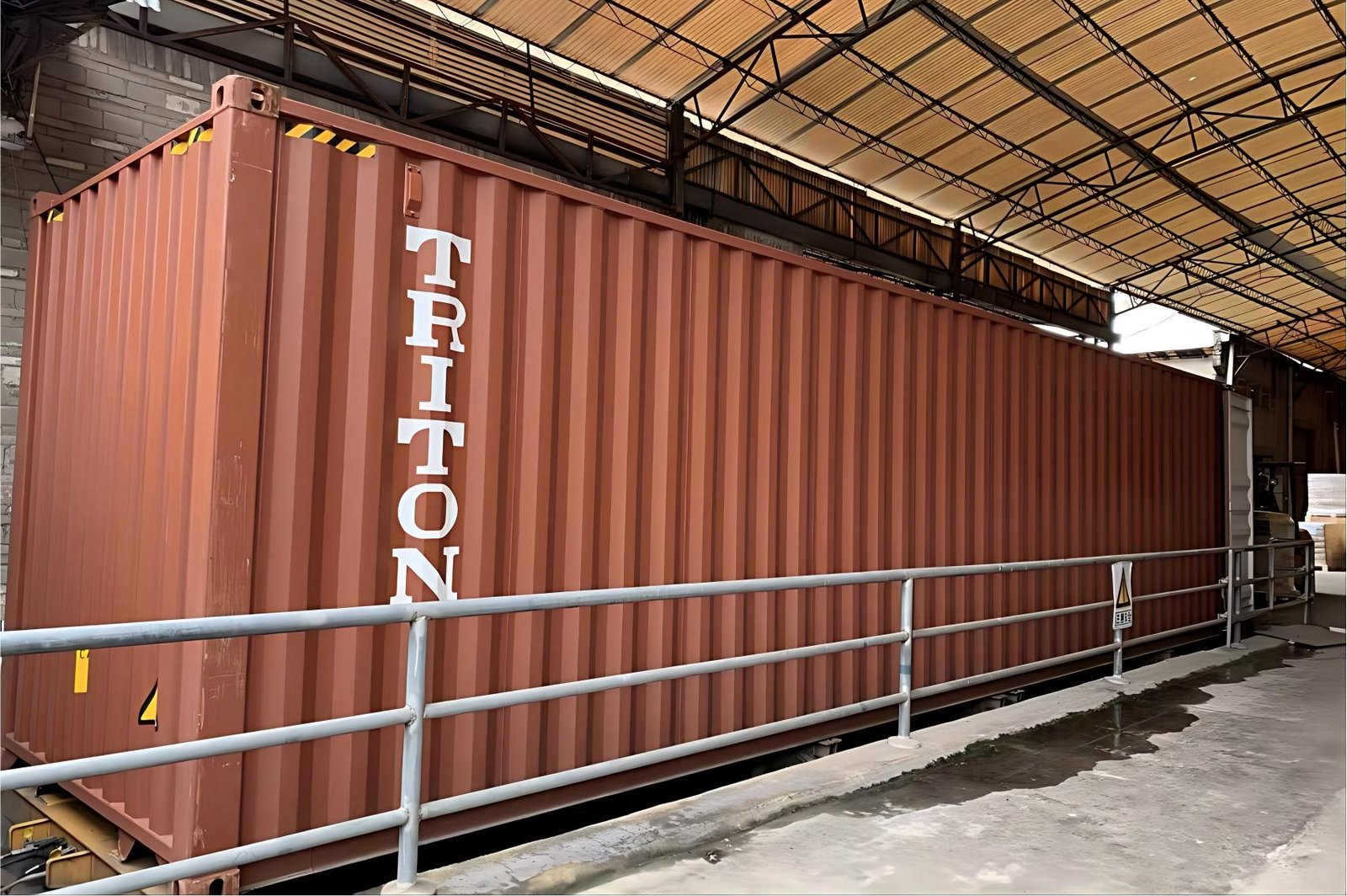 Supervising container loading